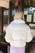 Load image into Gallery viewer, WEEKEND READY PUFFER JACKET
