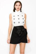 Load image into Gallery viewer, CHIC FLORAL TOP-WHITE
