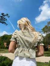 Load image into Gallery viewer, DAINTY FLORAL TOP
